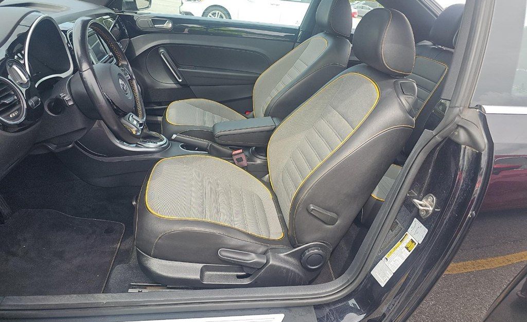 2018 Volkswagen Beetle Dune Sport Turbo photo 2