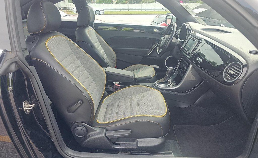 2018 Volkswagen Beetle Dune Sport Turbo photo 3