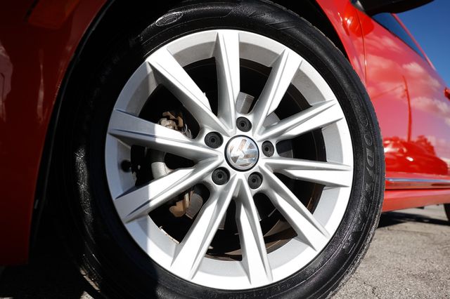 2018 Volkswagen Beetle S Automatic - 22963015 - 27