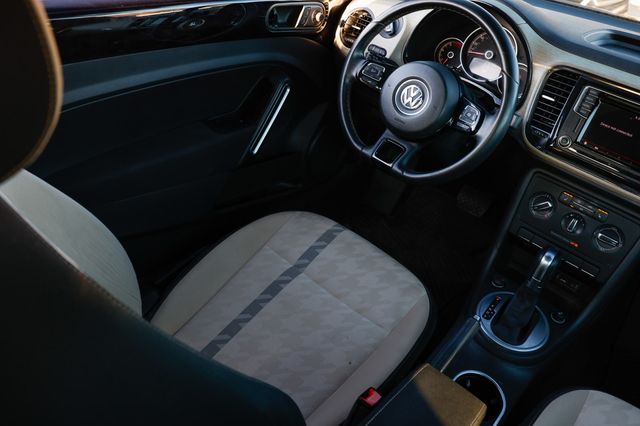 2018 Volkswagen Beetle S Automatic - 22973337 - 24