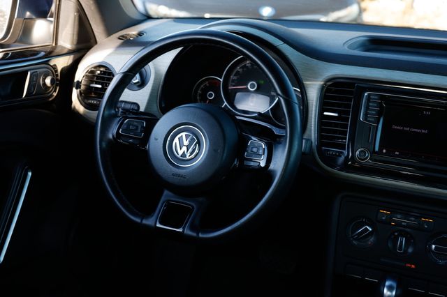 2018 Volkswagen Beetle S Automatic - 22973337 - 31