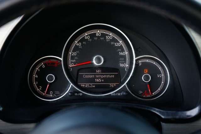 2018 Volkswagen Beetle S Automatic - 22973337 - 32