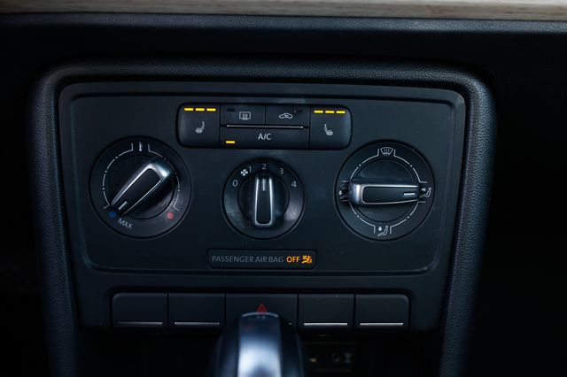 2018 Volkswagen Beetle S Automatic - 22973337 - 34