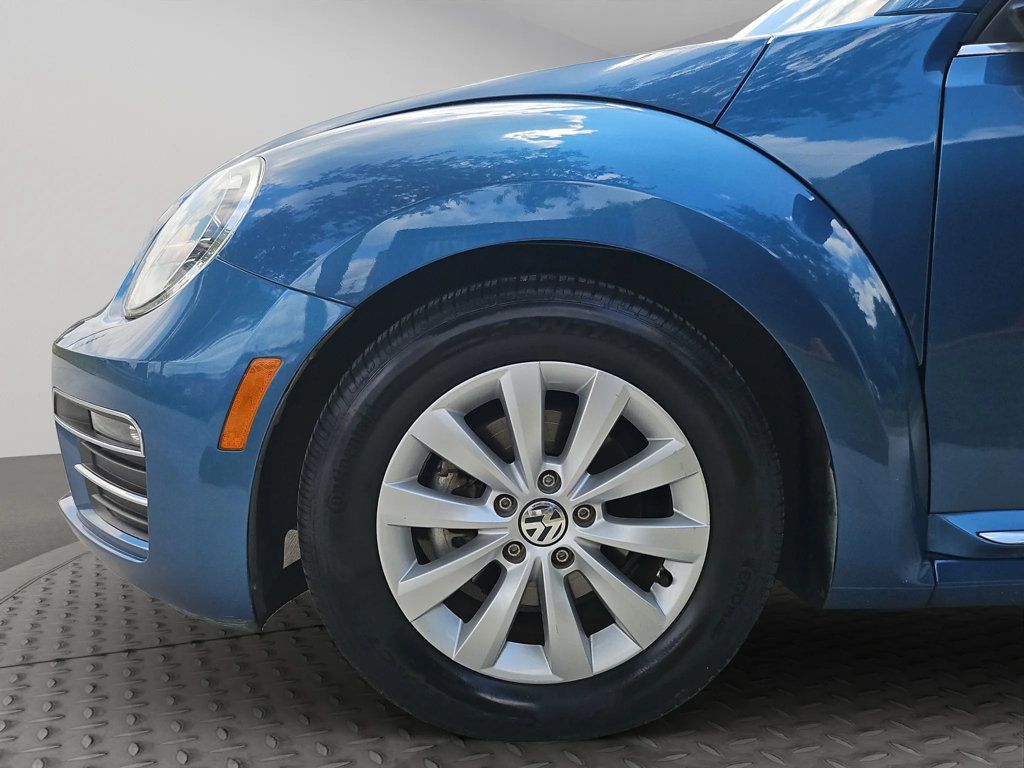 2018 Volkswagen Beetle Convertible photo 11
