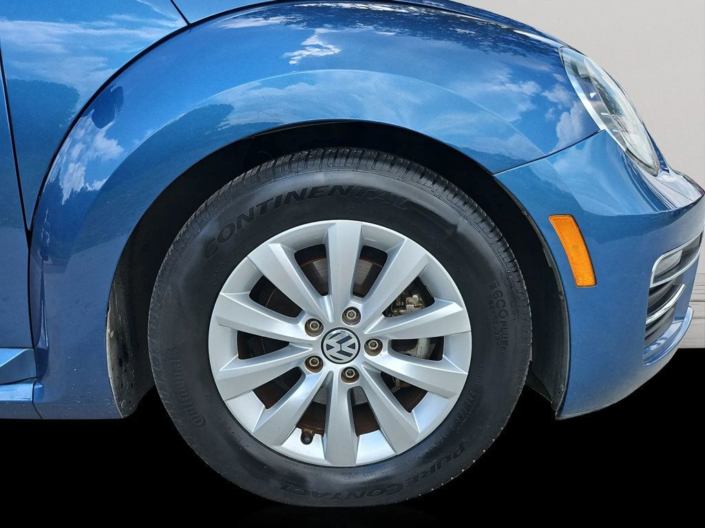 2018 Volkswagen Beetle Convertible photo 12