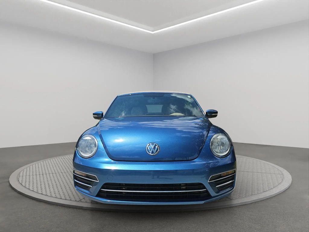 2018 Volkswagen Beetle Convertible photo 2