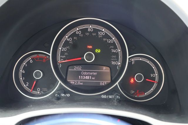 2018 Volkswagen Beetle Convertible CONVERTIBLE, BLUETOOTH, BACKUP CAMERA, SPOILER, LEATHER SEATS!!! - 22888884 - 25