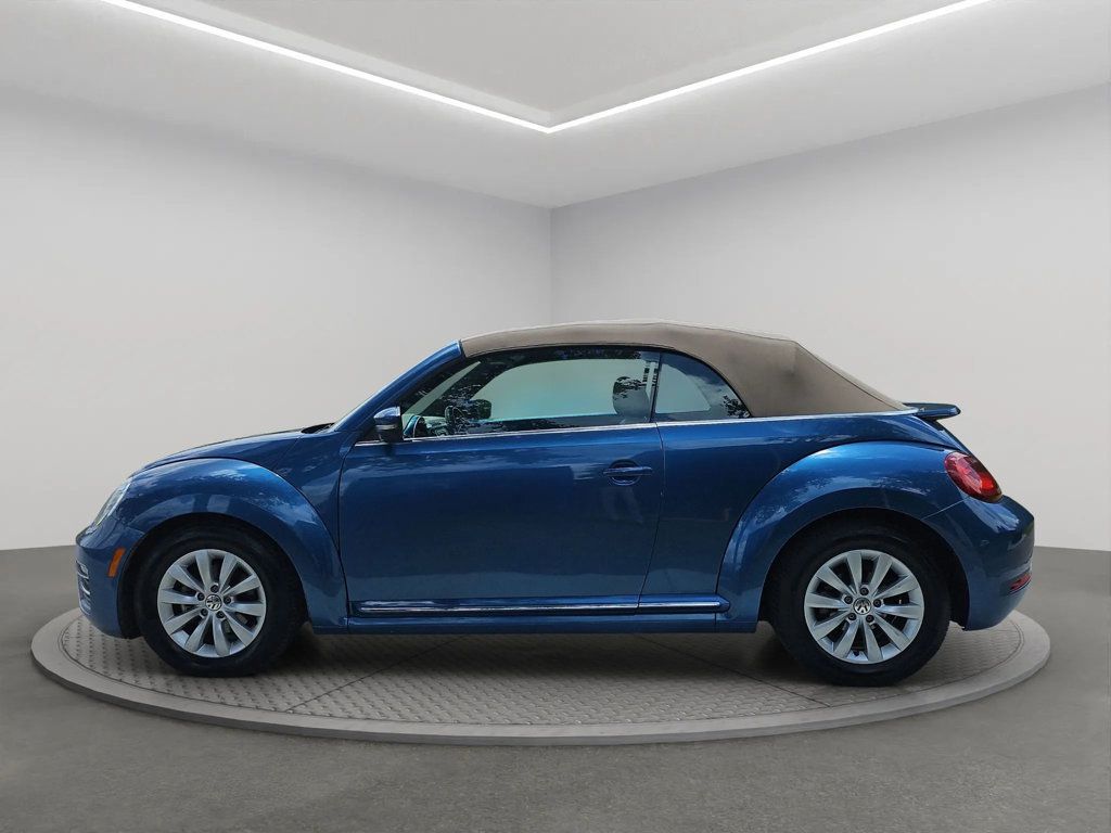 2018 Volkswagen Beetle Convertible photo 3