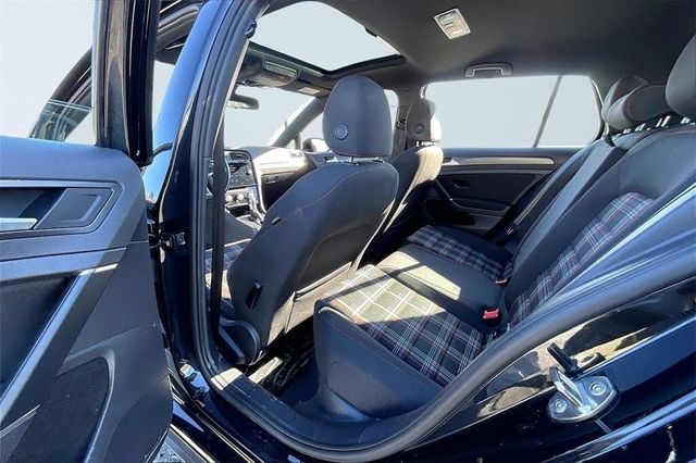 2018 Volkswagen Golf GTI 2.0T S 4-Door - 22976749 - 17