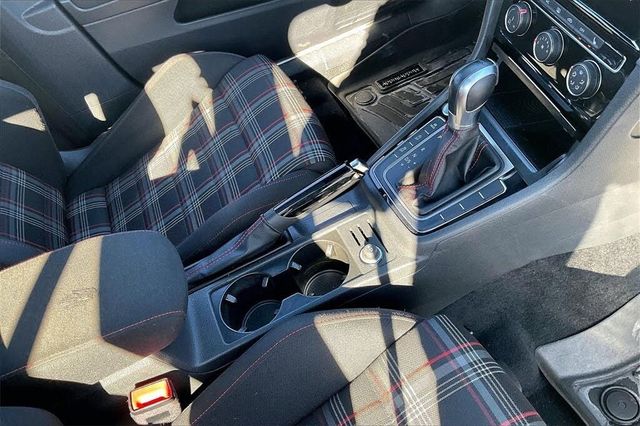 2018 Volkswagen Golf GTI 2.0T S 4-Door - 22976749 - 29