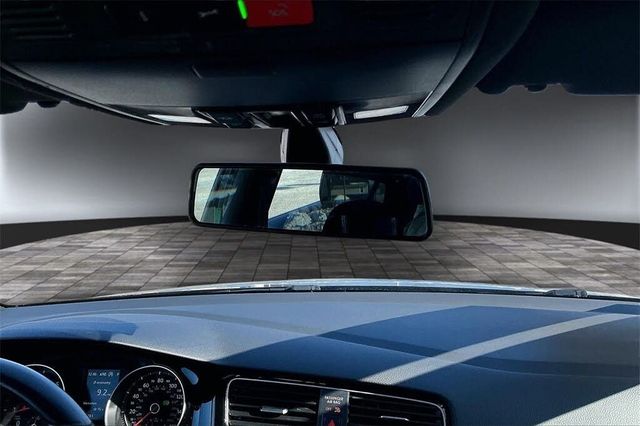 2018 Volkswagen Golf GTI 2.0T S 4-Door - 22976749 - 32