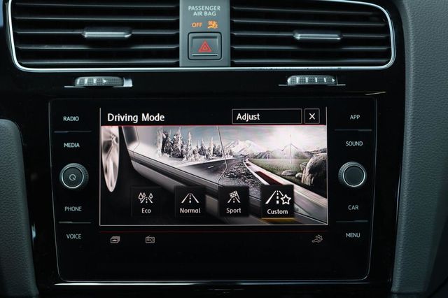 2018 Volkswagen Golf GTI S - 23057713 - 35