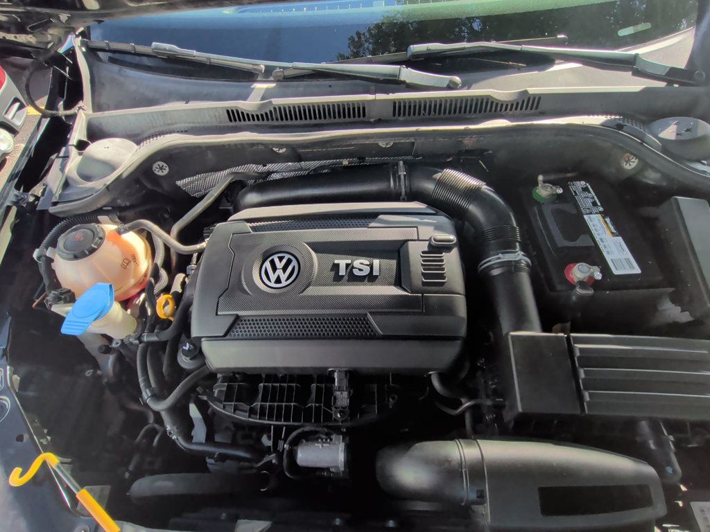 Volkswagen Jetta 1.8T SE Sport Automatic photo 11