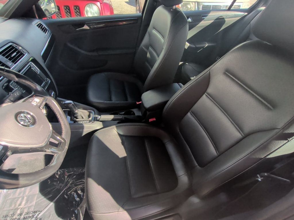 Volkswagen Jetta 1.8T SE Sport Automatic photo 14