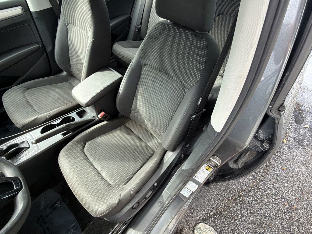 Volkswagen Passat 2.0T S Automatic photo 14