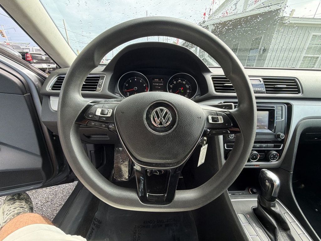Volkswagen Passat 2.0T S Automatic photo 15