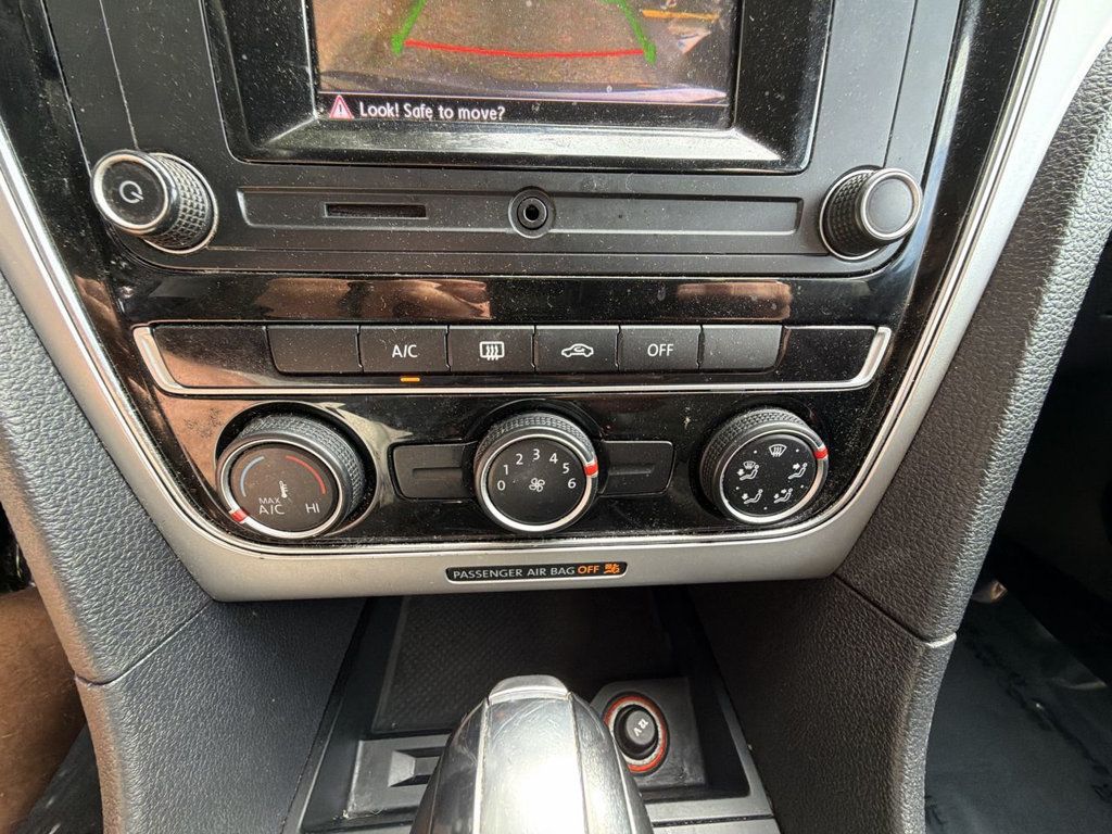Volkswagen Passat 2.0T S Automatic photo 19