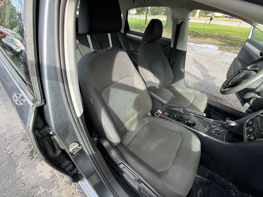 Volkswagen Passat 2.0T S Automatic photo 20