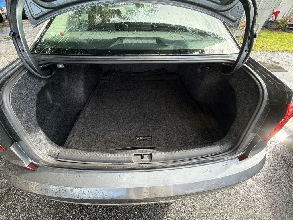 Volkswagen Passat 2.0T S Automatic photo 22