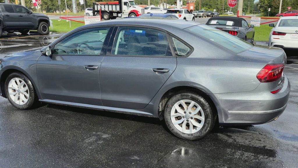 Volkswagen Passat 2.0T S Automatic photo 6