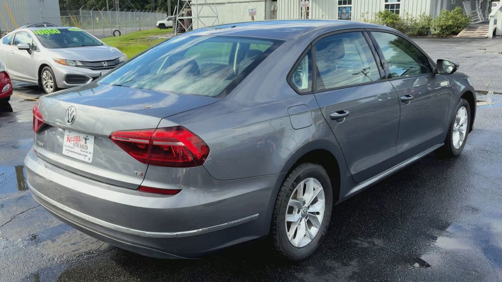 Volkswagen Passat 2.0T S Automatic photo 8