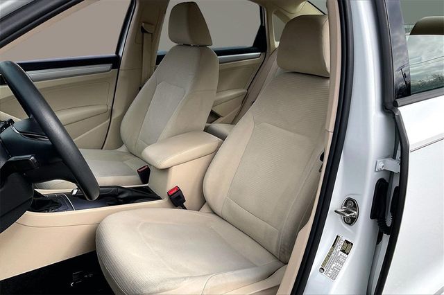 2018 Volkswagen Passat 2.0T S Automatic - 22984529 - 9