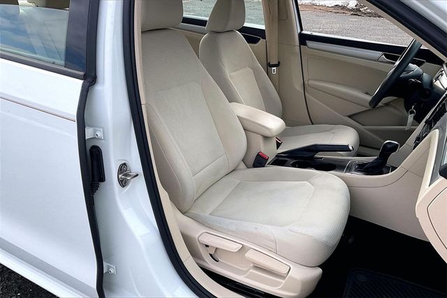 2018 Volkswagen Passat 2.0T S Automatic - 22984529 - 11