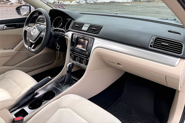 2018 Volkswagen Passat 2.0T S Automatic - 22984529 - 12