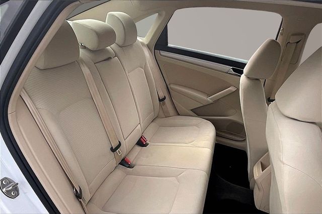 2018 Volkswagen Passat 2.0T S Automatic - 22984529 - 14