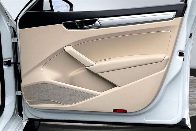 2018 Volkswagen Passat 2.0T S Automatic - 22984529 - 16