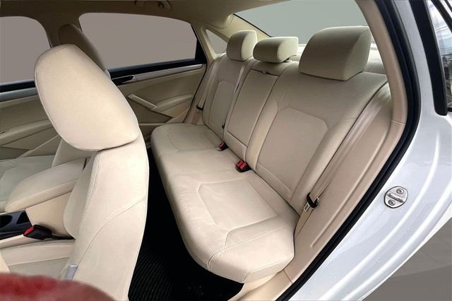 2018 Volkswagen Passat 2.0T S Automatic - 22984529 - 17