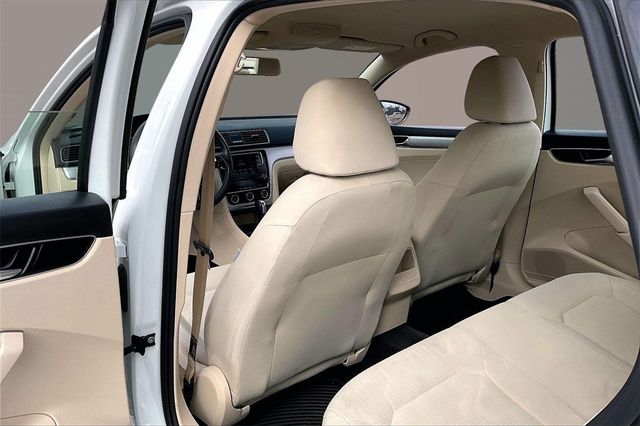 2018 Volkswagen Passat 2.0T S Automatic - 22984529 - 18