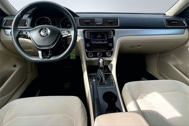 2018 Volkswagen Passat 2.0T S Automatic - 22984529 - 19