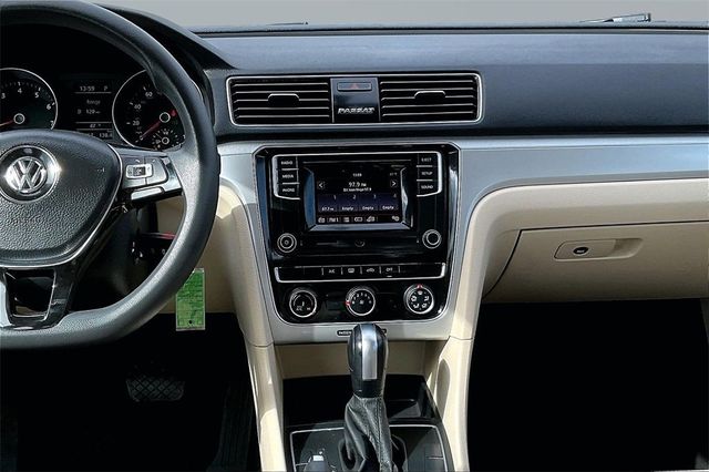 2018 Volkswagen Passat 2.0T S Automatic - 22984529 - 24