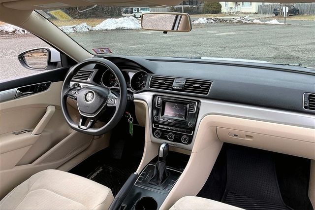 2018 Volkswagen Passat 2.0T S Automatic - 22984529 - 29