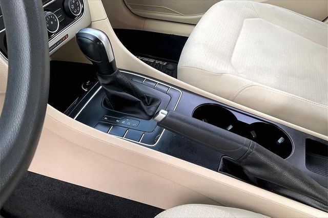 2018 Volkswagen Passat 2.0T S Automatic - 22984529 - 30