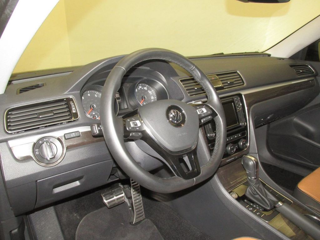 2018 Volkswagen Passat 2.0T SEL Premium Automatic - 18533570 - 7
