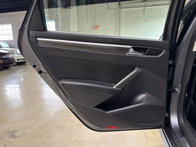 2018 Volkswagen Passat 2.0T SE w/Technology Automatic - 23079356 - 24