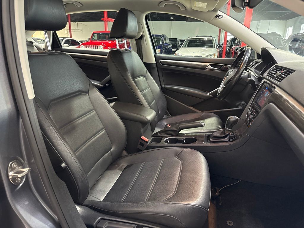 2018 Volkswagen Passat 2.0T SE w/Technology Automatic - 23079356 - 28