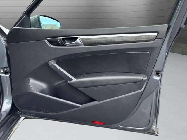 2018 Volkswagen Passat 2.0T SE w/Technology Automatic - 22945877 - 18