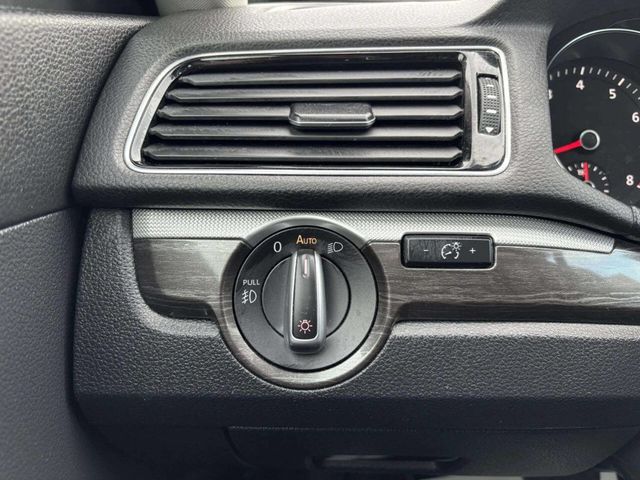 2018 Volkswagen Passat 2.0T SE w/Technology Automatic - 22945877 - 28