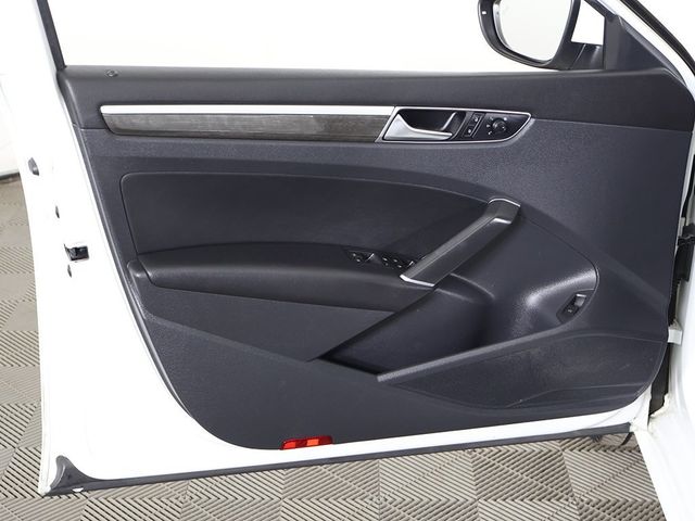 2018 Volkswagen Passat 2.0T SE w/Technology Automatic - 22967698 - 22