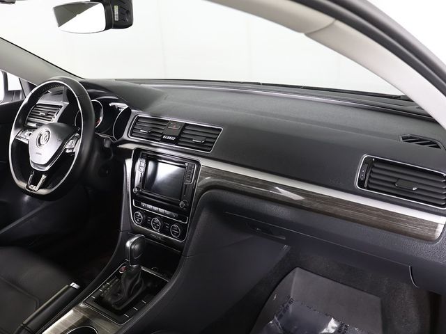 2018 Volkswagen Passat 2.0T SE w/Technology Automatic - 22967698 - 27