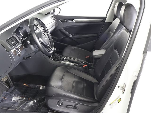 2018 Volkswagen Passat 2.0T SE w/Technology Automatic - 22967698 - 28