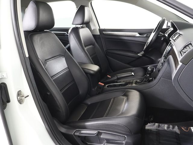 2018 Volkswagen Passat 2.0T SE w/Technology Automatic - 22967698 - 29