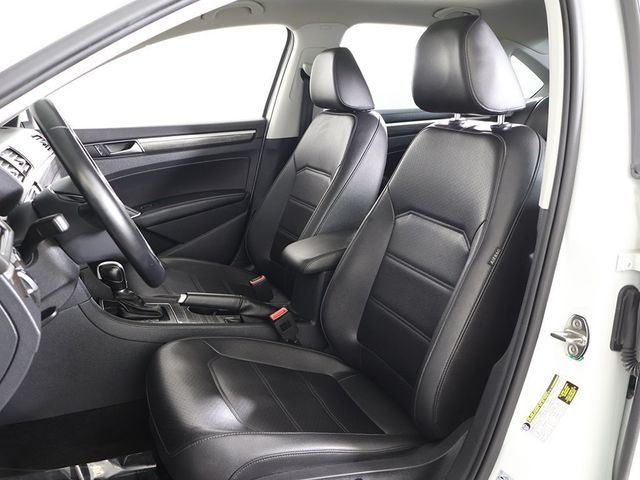 2018 Volkswagen Passat 2.0T SE w/Technology Automatic - 22967698 - 30