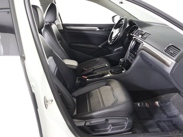 2018 Volkswagen Passat 2.0T SE w/Technology Automatic - 22967698 - 31