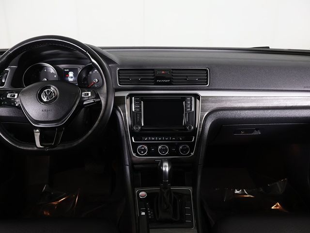 2018 Volkswagen Passat 2.0T SE w/Technology Automatic - 22967698 - 47