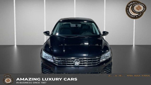 2018 Volkswagen Passat 2.0T R-Line Auto's photo