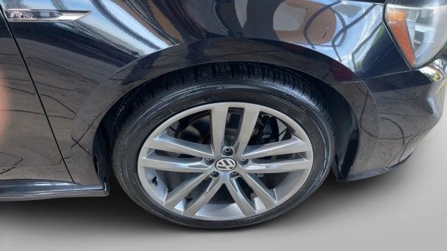 2018 Volkswagen Passat R-Line Automatic - 23020804 - 11